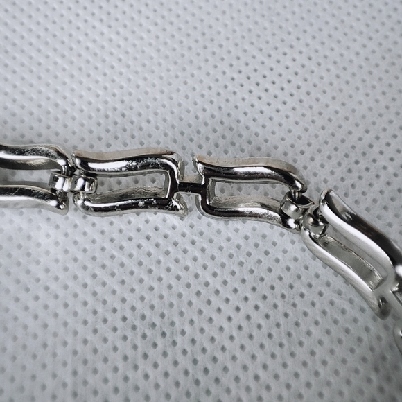 MONET Vintage Silver Tone Wavy Link Bracelet Safety Chain Rhodium Plate EUC - Picture 4 of 8